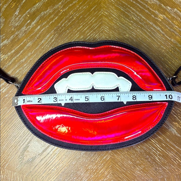 Mad Engine Vampire Red Lips & Fangs Crossbody Purse Bag Dracula Goth Punk - Picture 7 of 10